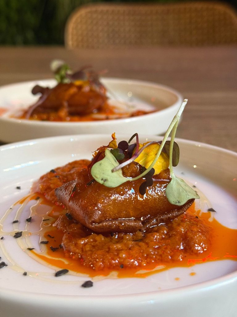 Huevo frito crujiente de panceta ibérica con Sobrassada de Mallorca y miel